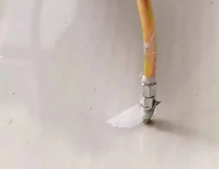 涡阳瓷砖空鼓维修公司专业解答在瓷砖铺贴过程中，如果使用的砂料过粗（如全部使用了粗砂），可能会导致以下问题